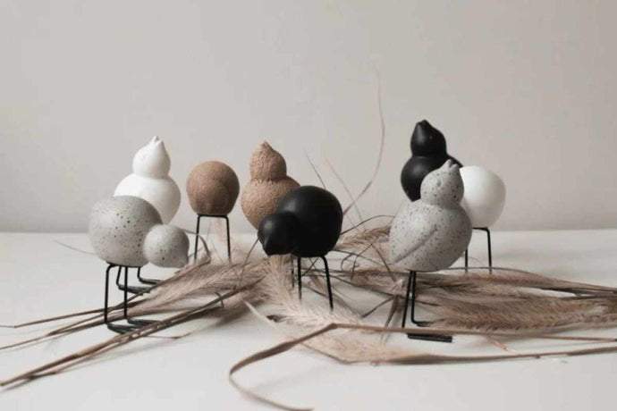 Swedish Birds ist ein Vogel 2er Set aus Keramik in drei  verschiedenen Farben
