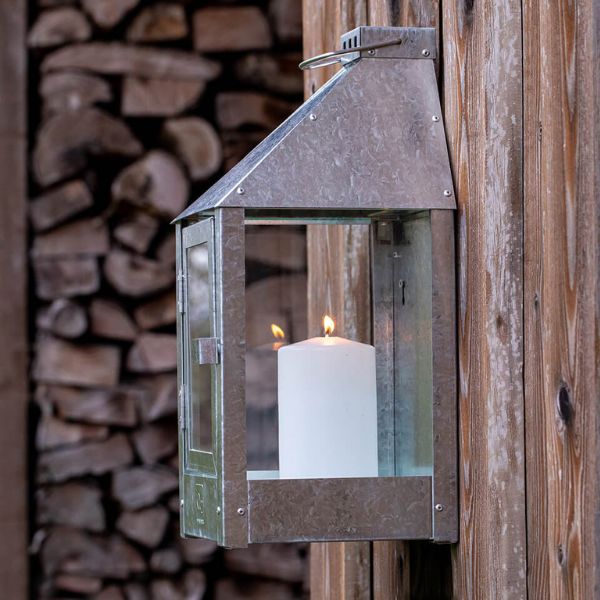 A2 Living Wandlaterne Mini 33,5 cm, wetterfest, in vier verschiedenen Farben, für den Innen- und Außenbereich geeignet. 
