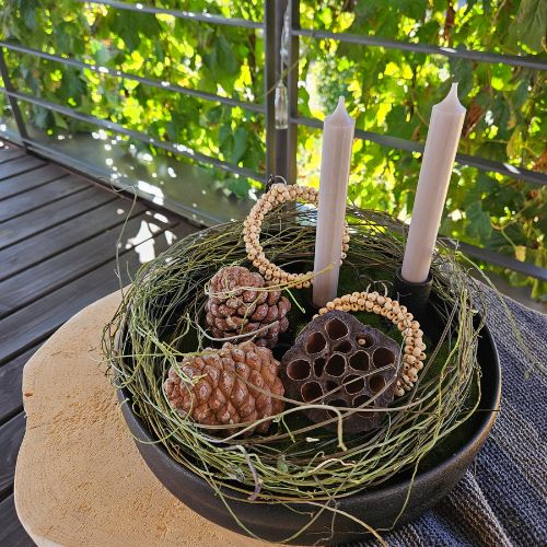 Dekoring mit Holzperlen in zwei Groessen 