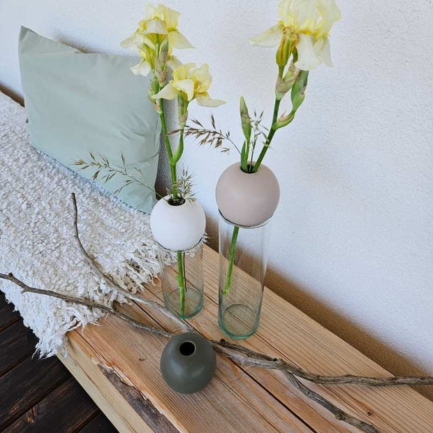 Glasvase Blossom in zwei Größen von Lübech Living, aus recyceltem Glas, Durchmesser 8,6 cm Höhe 20 cm und 30 cm