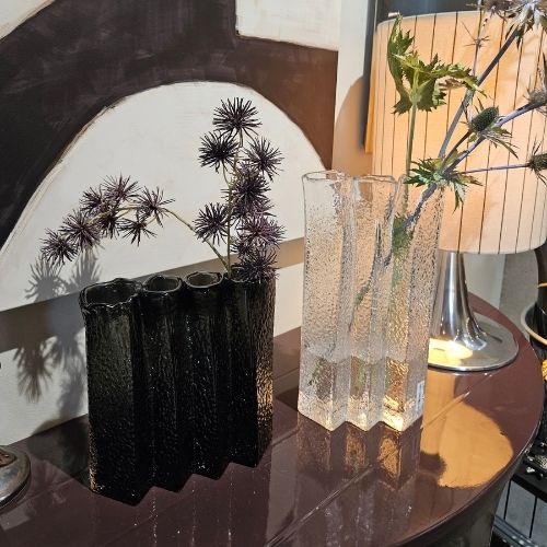 Glasvase Zuri von House Doctor, dunkles gruen, Vase mit organischer Form und vier Öffnungen