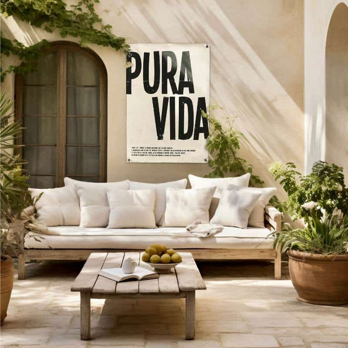 Gartenposter Outdoor mit Aufschrift "PURA VIDA" in den Größen 100x140cm und 70x100cm