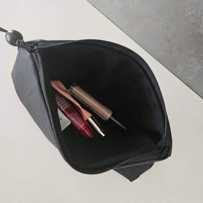 Kleine Tasche schwarz aus veganem Leder, Länge  26 cm, Höhe 15 cm , mit Innenfutter