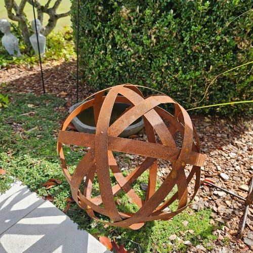 Kugel aus Metall 40 cm Durchmesser für den Außenbereich