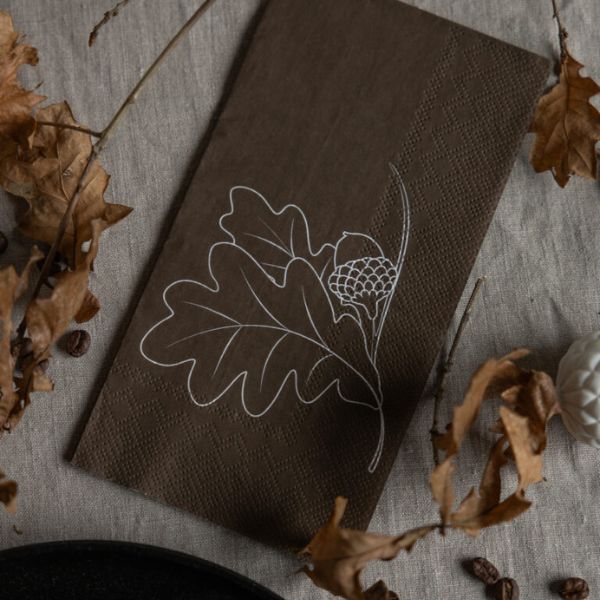Braune Papierservietten Ekollon von Storefactory, mit Herbstmotiv, Maße: 11x21 cm