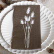 Papierservietten Vippa braun  von Storefactory mit Blumenmotiv