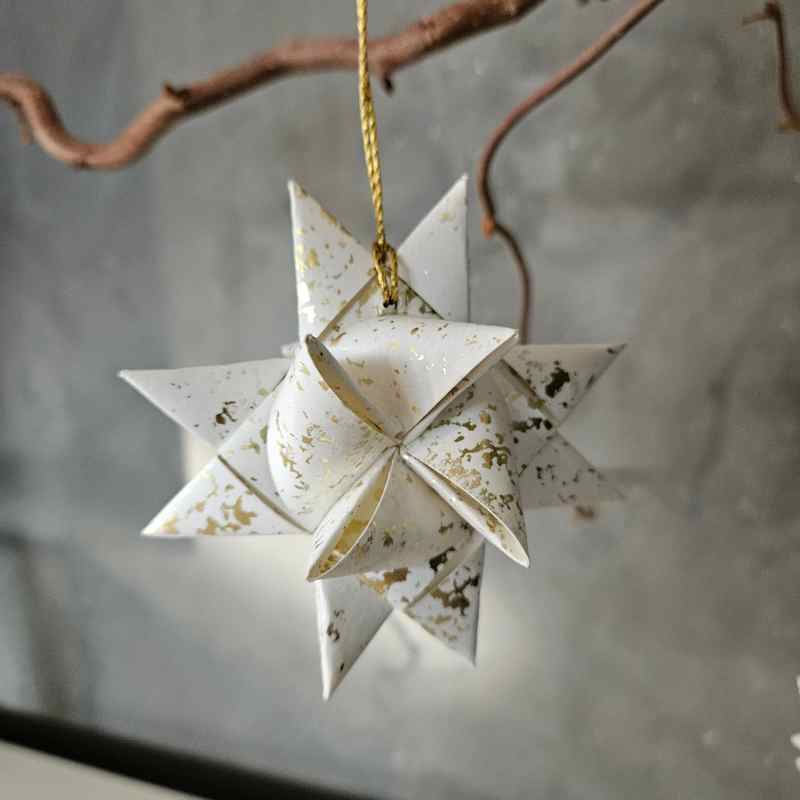 Sternanhänger aus Papier weiß 10 cm , zum Aufhängen am Weihnachtsbaum und an Ästen 