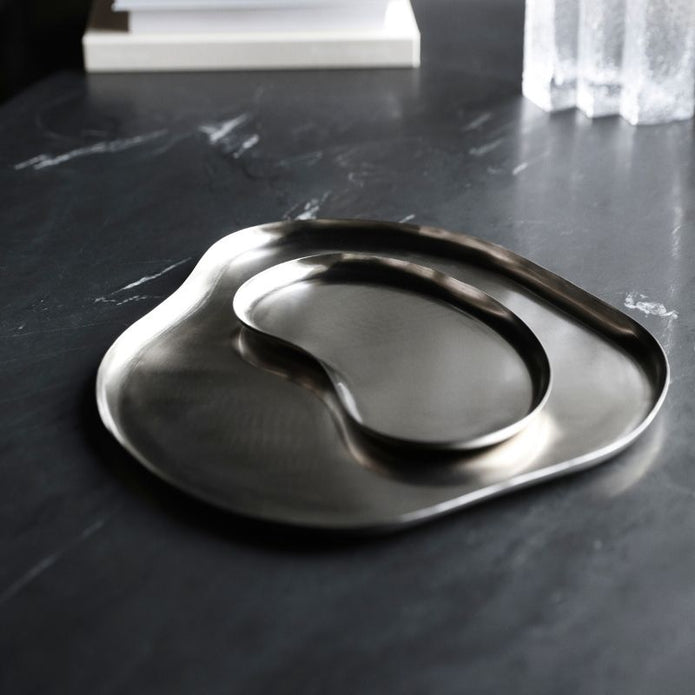 Tablett Osea von House Doctor, aus Eisen, silber finish, zum Dekorieren und als Ablage für zum Beispiel Kerzen und schöne Dinge.
