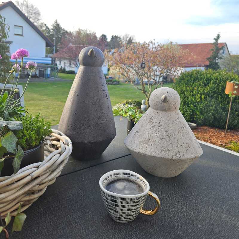 Vogel Selma in zwei Farben, für Drinnen und Draußen