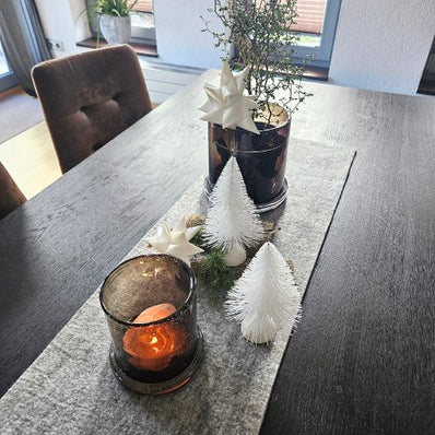 weisser Weihnachtsbaum, minimalistisch, aus Draht 