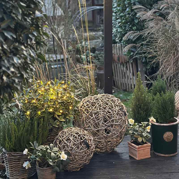 A2 Living Rattan Kugel in drei Größen aus Kubu Grey Rattan