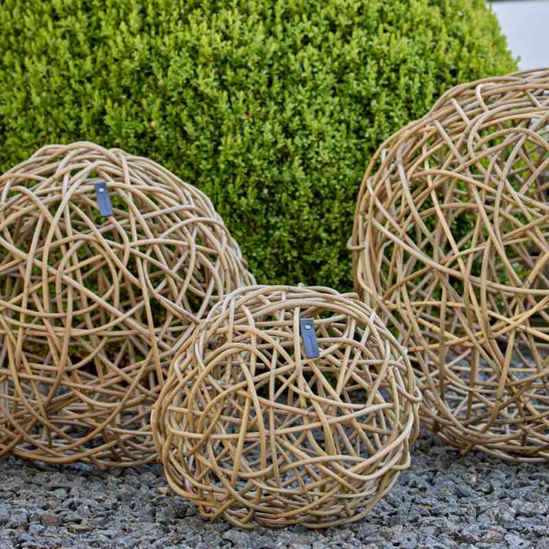 A2 Living Rattan Kugel in drei Größen aus Kubu Grey Rattan