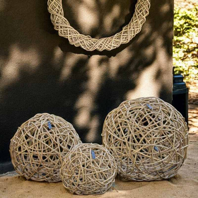 A2 Living Rattan Kugel in drei Größen aus Kubu Grey Rattan