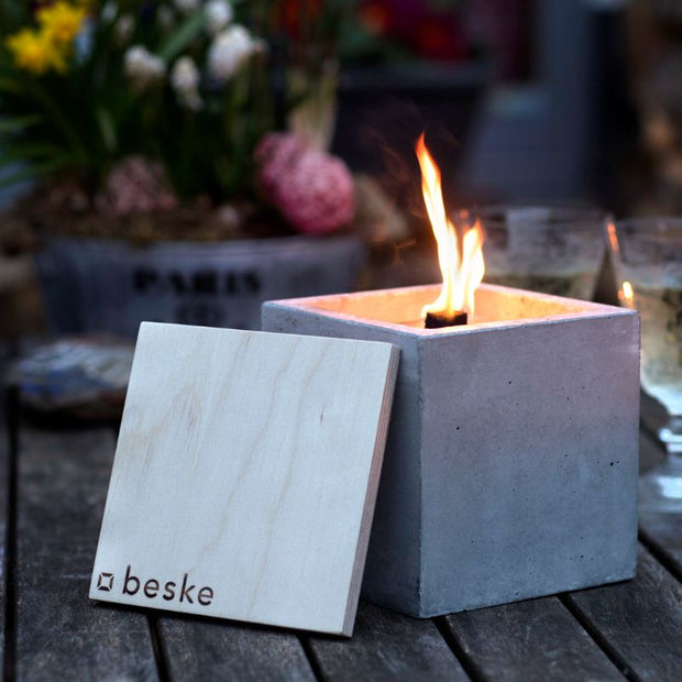 Betonfeuer Kea von Beske. Wieder auffüllbar. Für Draußen