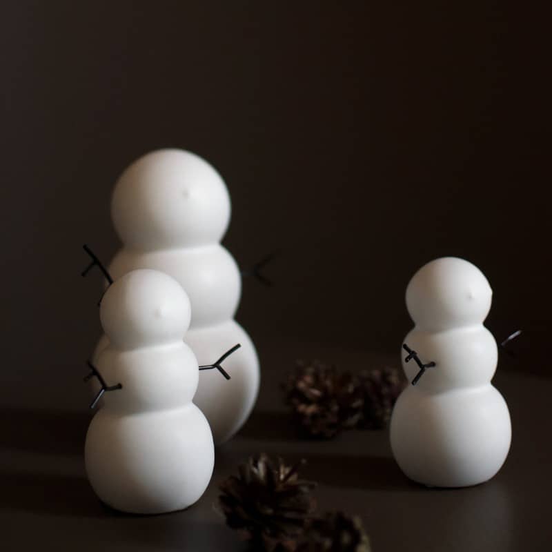 Schneemann aus Keramik weiß von DBKD in zwei Größen