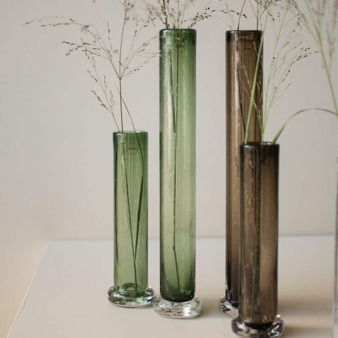Vase tall grün aus Glas von DBKD in zwei verschiedenen Größen