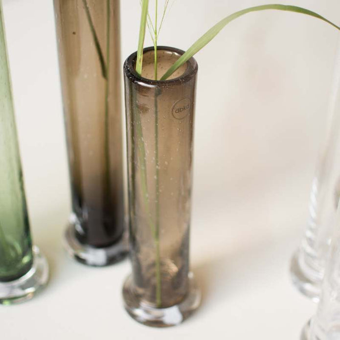 Vase tall braun aus Glas von DBKD in zwei verschiedenen Größen