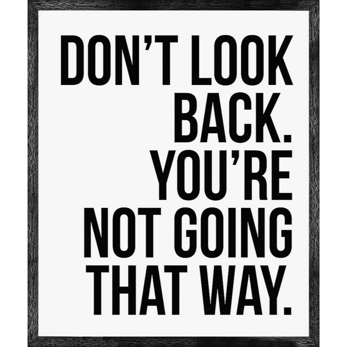 gerahmtes Bild Don*t look back, you're not going that way