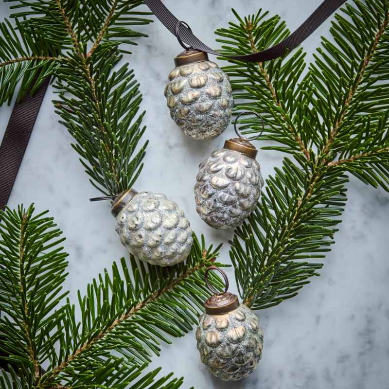 Weihnachtsschmuck Cone von House Doctor, Ornamente im 4er Set, Antik-Silber