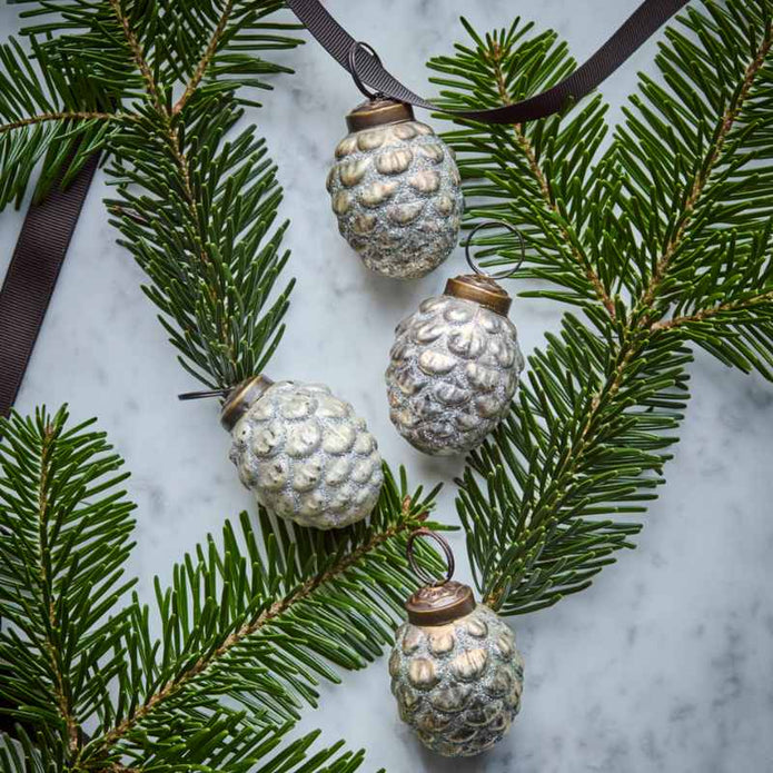 Weihnachtsschmuck Cone von House Doctor, Ornamente im 4er Set, Antik-Silber