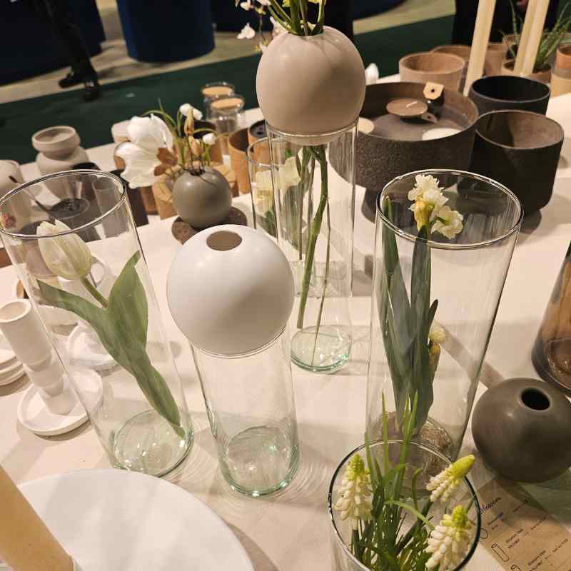 Glasvase Blossom in zwei Größen von Lübech Living, aus recyceltem Glas, Durchmesser 8,6 cm Höhe 20 cm und 30 cm