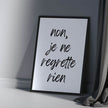 Poster schwarz weiß mit Aufdruck non, je ne regrette rien in 70x50 cm