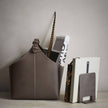 Zeitschriftenhalter von Orskov Copenhagen, braun, aus recyceltem Leder
