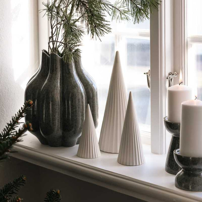 Weihnachtsbaum Stigamo, matte Keramik, weiss in drei Größen, Storefactory
