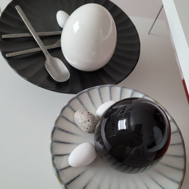 Keramik Ei in zwei Farben