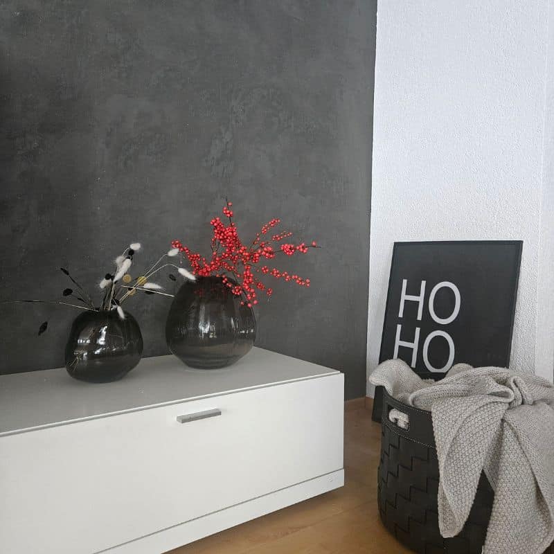 Glasvase braun Pebble von DBKD. Braune Glasvase mit unebener Oberfläche.