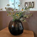 Glasvase braun Pebble von DBKD. Braune Glasvase mit unebener Oberfläche