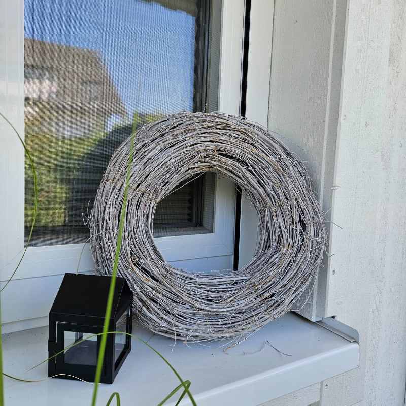 Rattan-Kranz weiß in zwei Größen