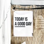 Gartenposter Outdoor mit Aufschrift "Today is a good day" in den Größen 100x170cm und 70x100cm