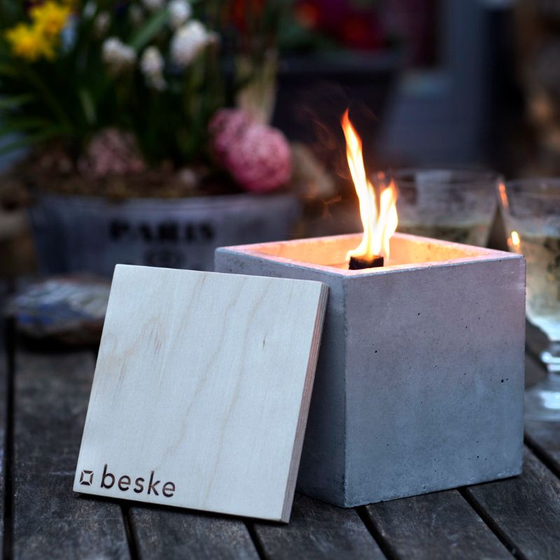 Betonfeuer Kea von Beske. Wieder auffüllbar. Für Draußen