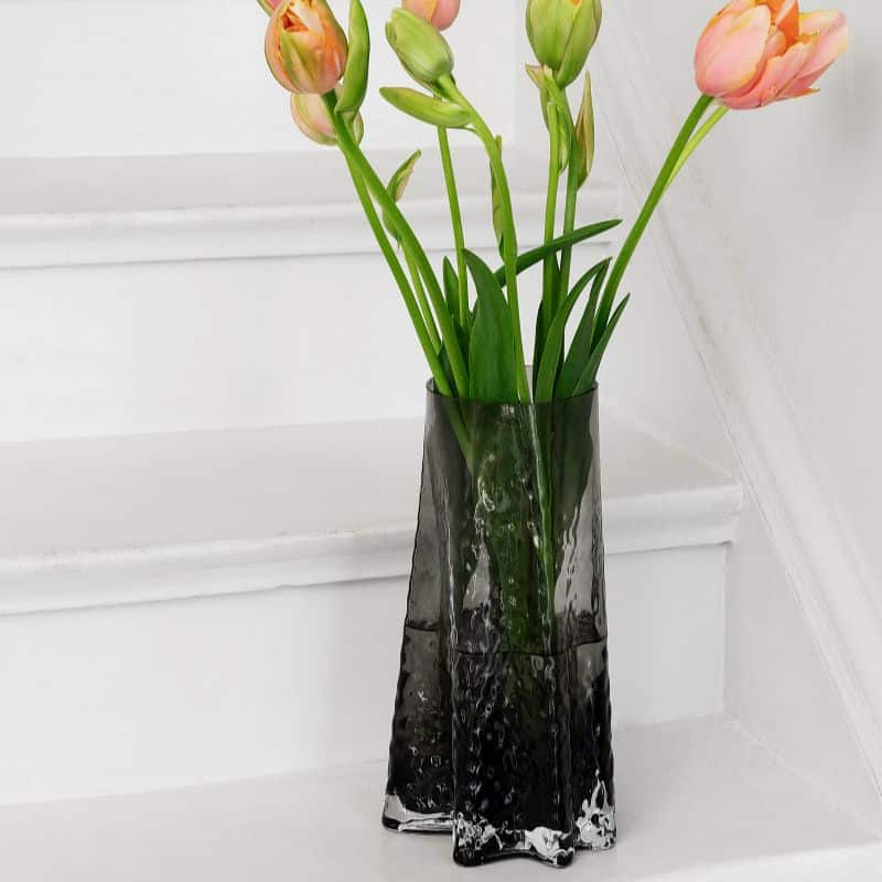 Vase Gry von Cooee 30 cm hohe mundgeblasene Vase in smoke