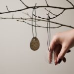 Osterei Airy von DBKD aus Glas, 4x5 cm braun