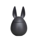 Osterhase Eating Rabbit schwarz von DBKD in zwei Größen
