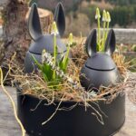 Osterhase Eating Rabbit schwarz von DBKD in zwei Größen