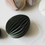 Osterei Ovoid aus Papier in verschiedenen Farben