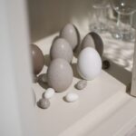 Stehendes Osterei aus Keramik von DBKD in fünf Farben