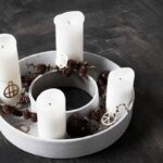 grauer Kerzenhalter The Ring von House Doctor aus Polystone