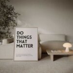 Poster beige mit schwarzem Text, Größe 70x50 cm