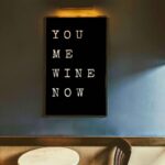 Poster schwarz weiß mit Aufdruck "you me wine now" 70x50 cm