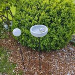 Garden Stick mit Schale von DBKD, auch als Vogeltränke einsetzbar