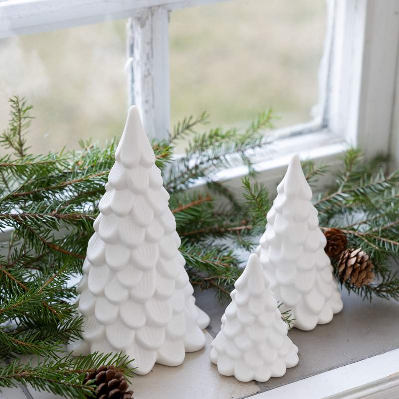 Weihnachtsbaum Norrskog von Storefactory, weiß, in drei Größen, Keramik