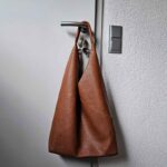 Handtasche in vier Farben, zum Umhängen