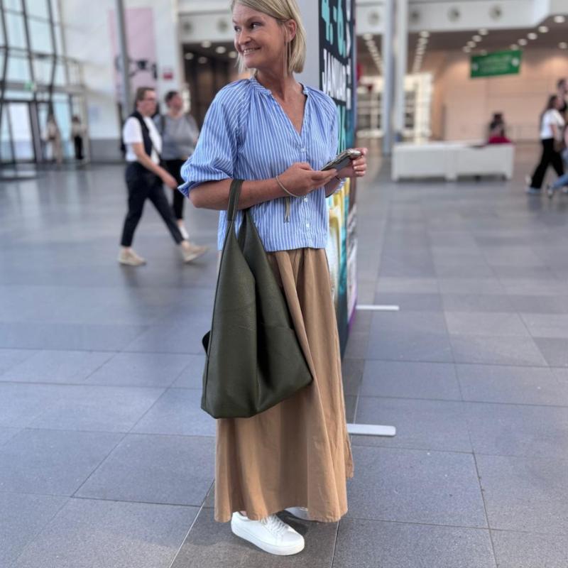 Handtasche in vier Farben, zum Umhängen