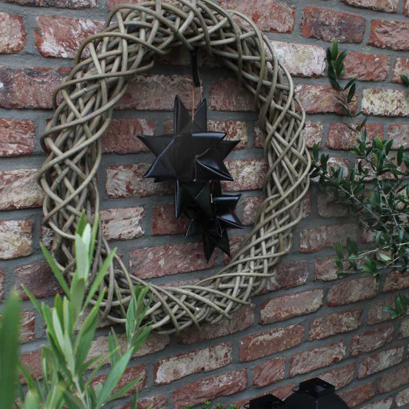 Stern schwarz in vier Grössen, für drinnen und draußen