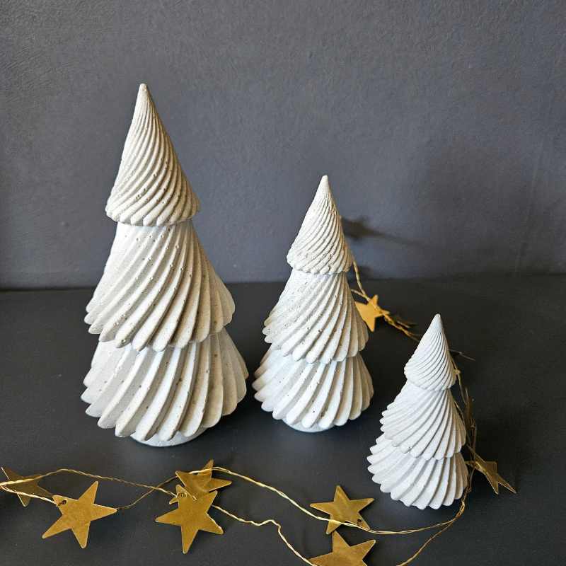 Handgefertigte Weihnachtsbäume aus Beton, 3er Set