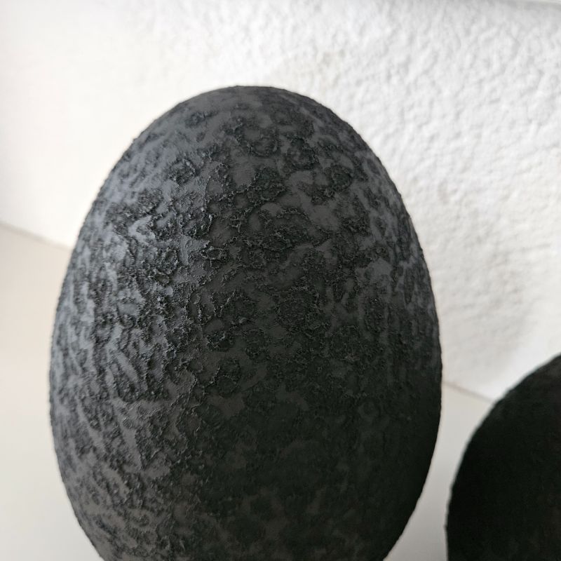 Osterei schwarz Keramik in zwei Groessen